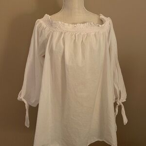 Crown & Ivy White Off-Shoulder Blouse